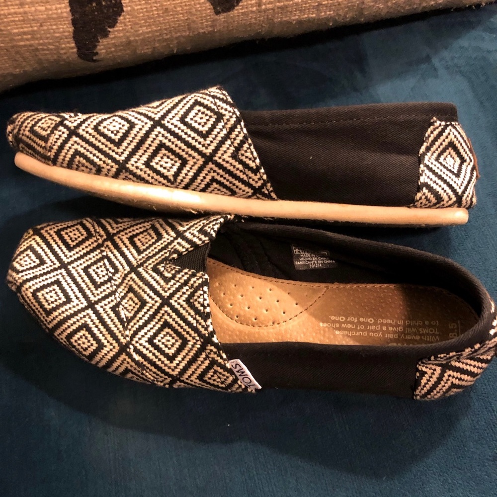 Toms | Black & White Aztec Print Canvas SlipOns
